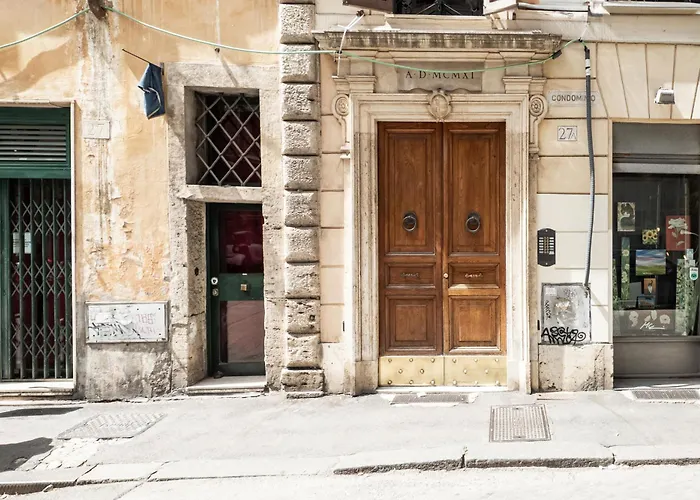 Il Cortile Di Via Dei Banchi Vecchi Rome